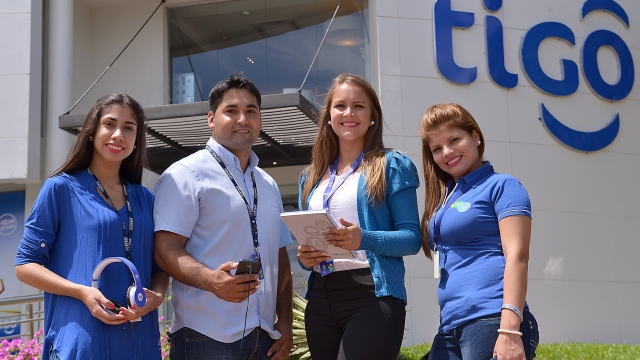 (L-R) Tigo people Arami Ayala, Humberto Benitez, Melanie Radtke and Melliza Rossito (Tigo Paraguay)