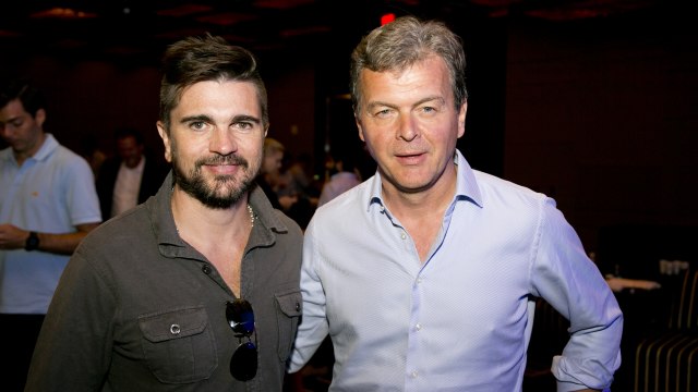 Juanes with Millicom CEO Hans-Holger Albrecht in Miami, June 2014.