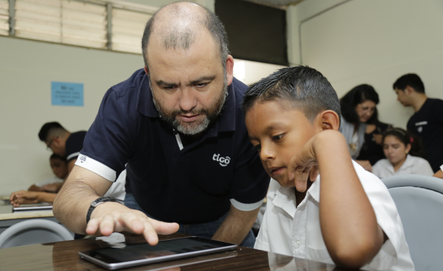 Tigo El Salvador's General Manager Marcelo Alemán shares some useful tips on how to study using a tablet device