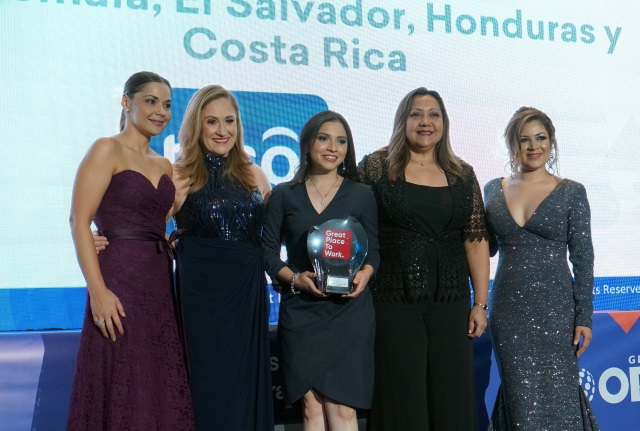 L-R: Tania Luna (Tigo Costa Rica), Margarita Wever (Tigo Guatemala), Wendy Díaz (Tigo Honduras), Rosario Zavaleta -(Millicom / Tigo El Salvador), Lesslie de Davidovich (Great Place to Work® Institute CA&C)