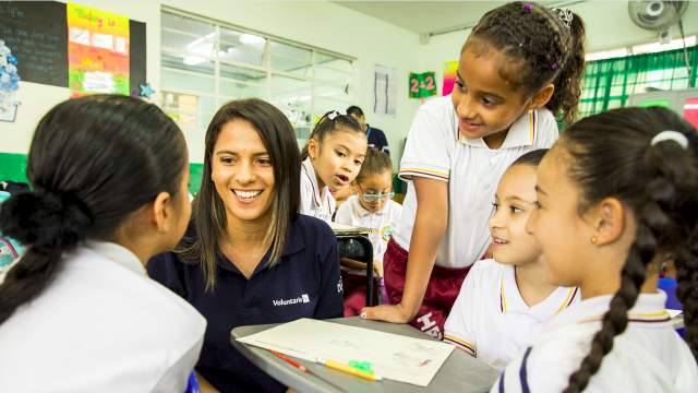 Our Tigo volunteers in Colombia work with young people to raise awareness of the risks as well as benefits of the Internet