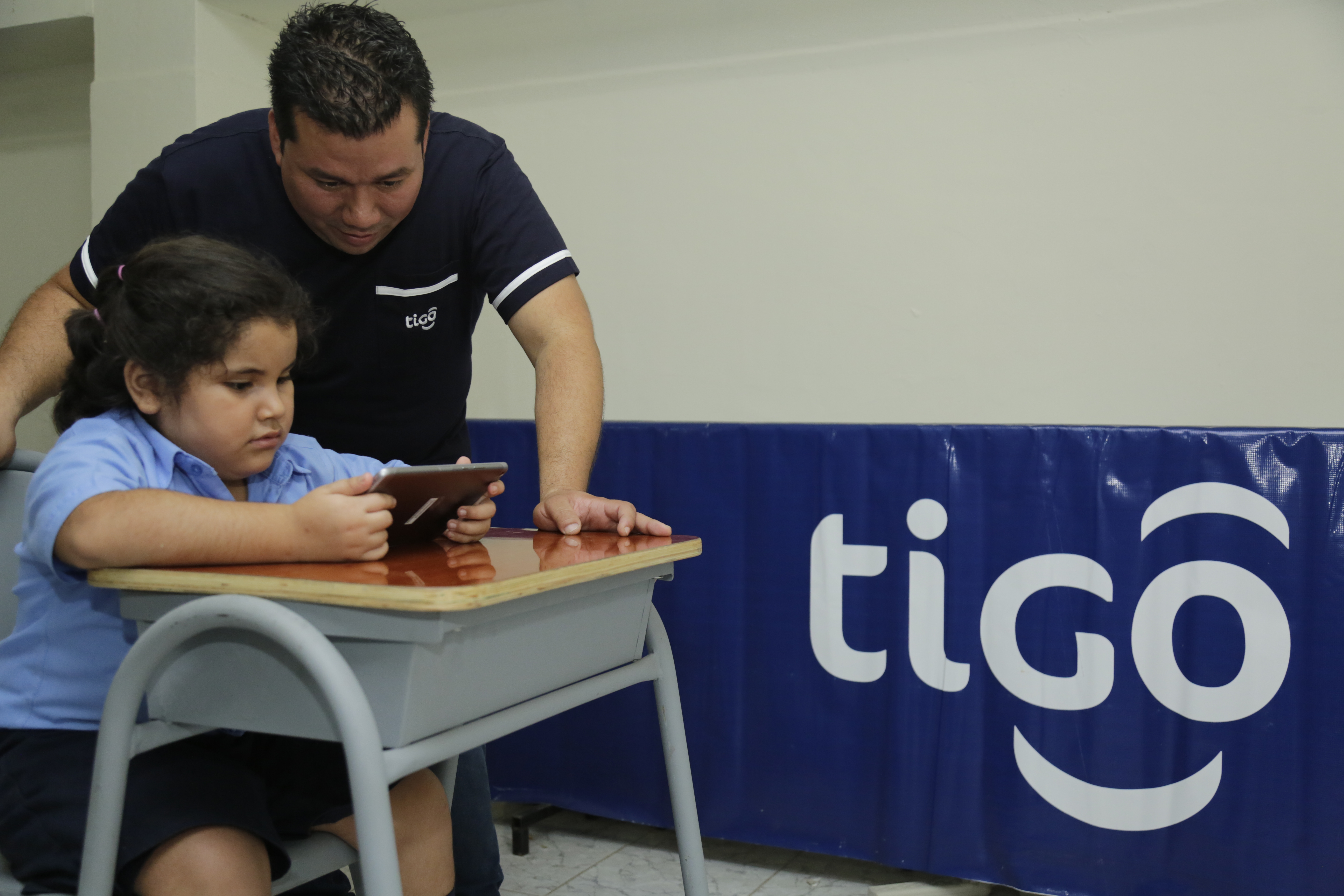 Conéctate Segur@ is a TIGO program aimed at educating children and young people in the good use of the internet.
